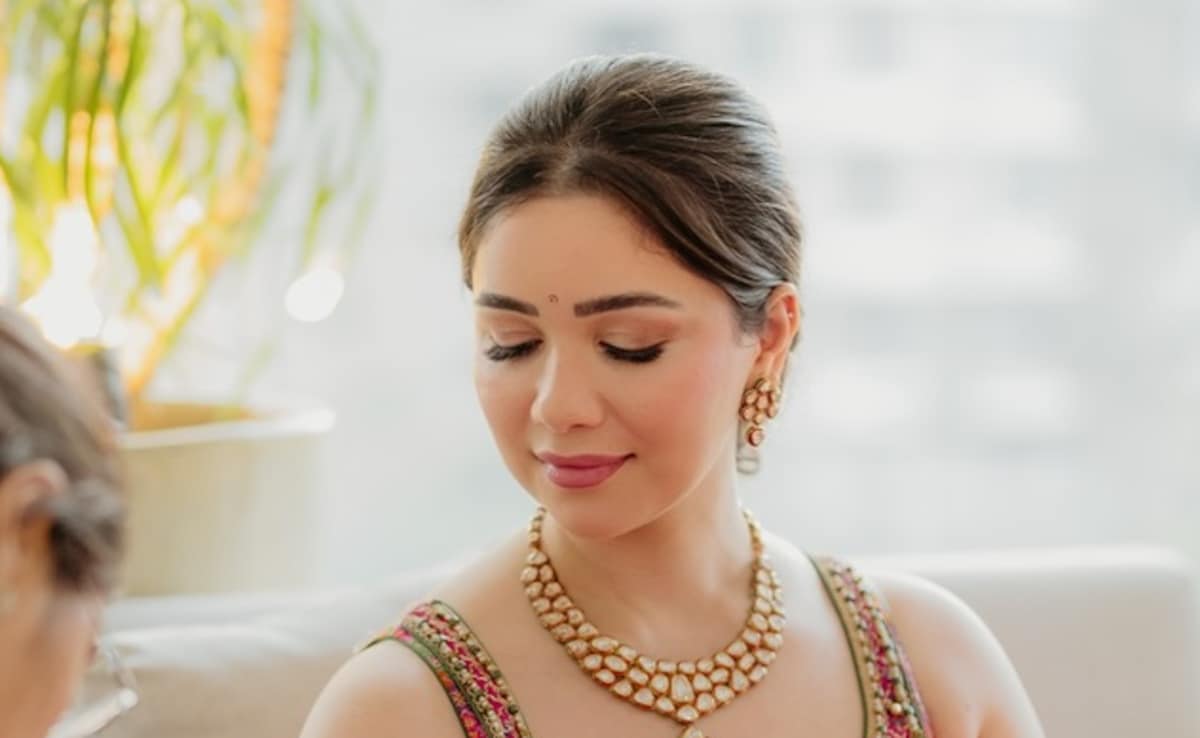 Sara Tendulkar Drops Double Fashion Looks From Arjun-Saaniya's Mehendi