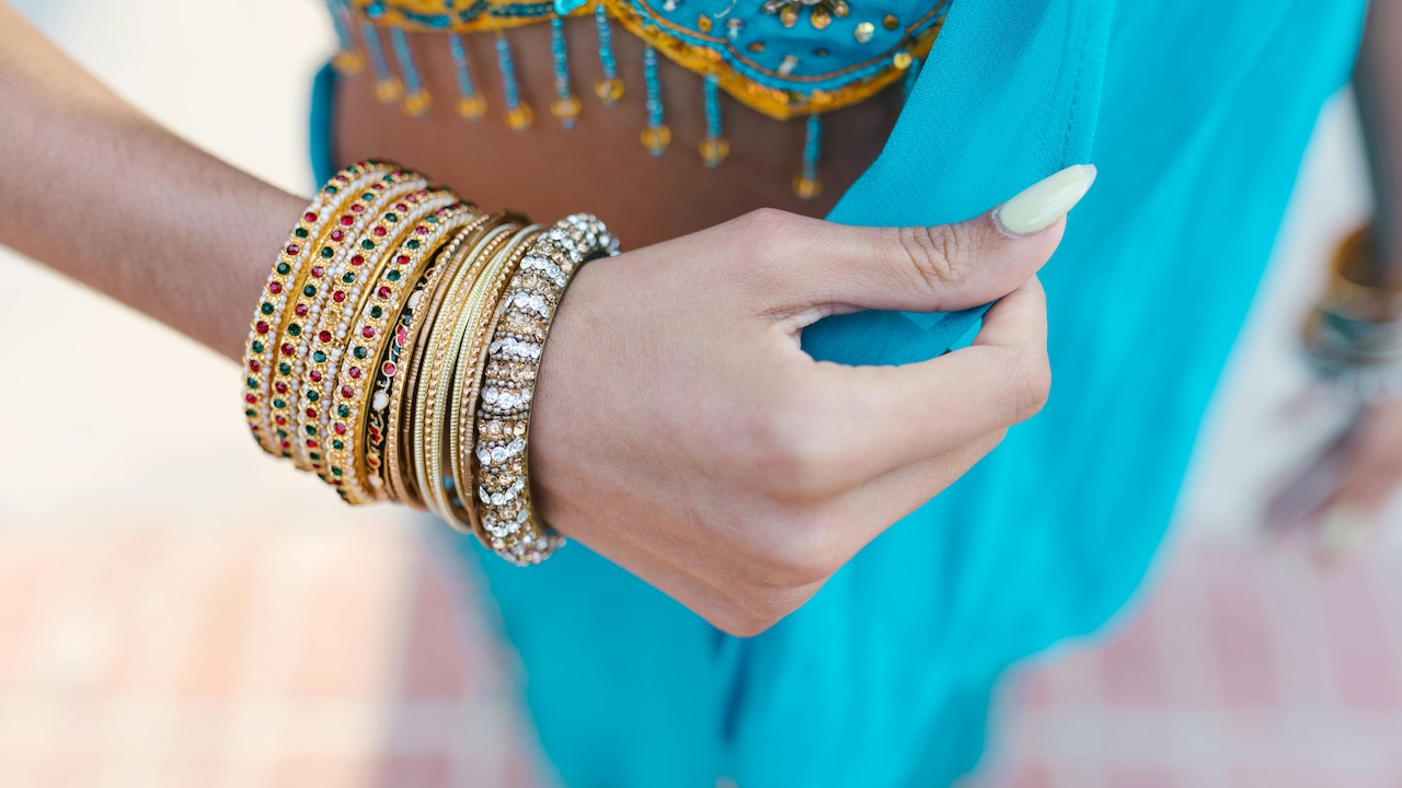 Stylish gold plated bangles for your ethnic looks Stylish gold plated bangles for your ethnic looks