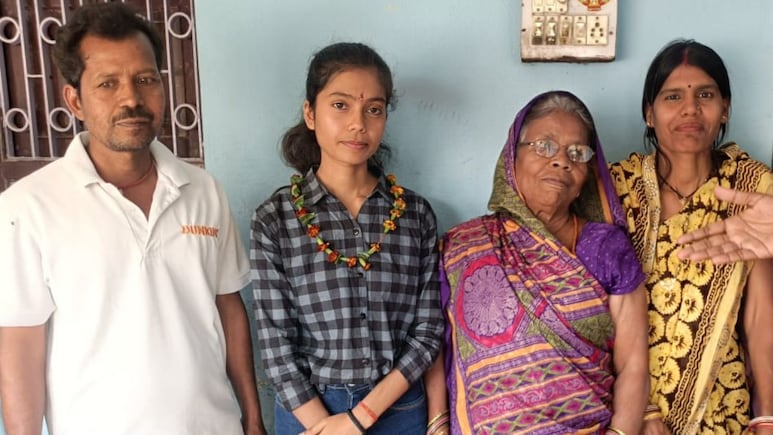 Bihar Board 12th Result 2026: अखबार बांटने वाले की बेटी ने किया कमाल, बिहार बोर्ड में बनीं टॉपर