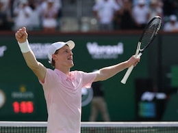 Jannik Sinner, Defending Champ Jakub Mensik Advance To Third Round At Miami Open