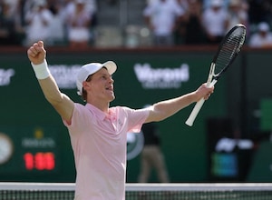 Jannik Sinner, Defending Champ Jakub Mensik Advance To Third Round At Miami Open