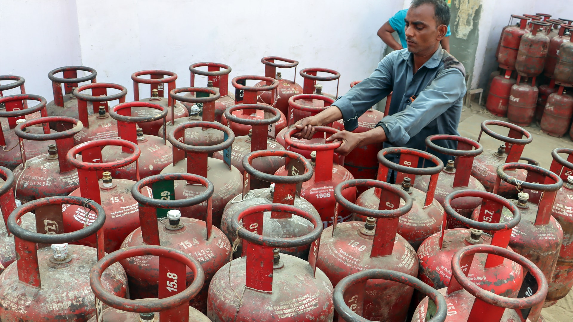 India Has 70 Days of Oil Reserves, No LPG Shortage: PM Modi Govt Assures Citizens