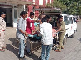 प्रतापगढ़ में पिकअप और बाइक की भिड़ंत, एक ही परिवार के दो लोगों सहित तीन की दर्दनाक मौत