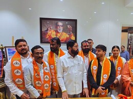 Akola News : अकोल्यात उबाठाला जबर धक्का; 4 नगरसेवकांचा शिंदे गटात प्रवेश, राजकीय समीकरणं बदलली