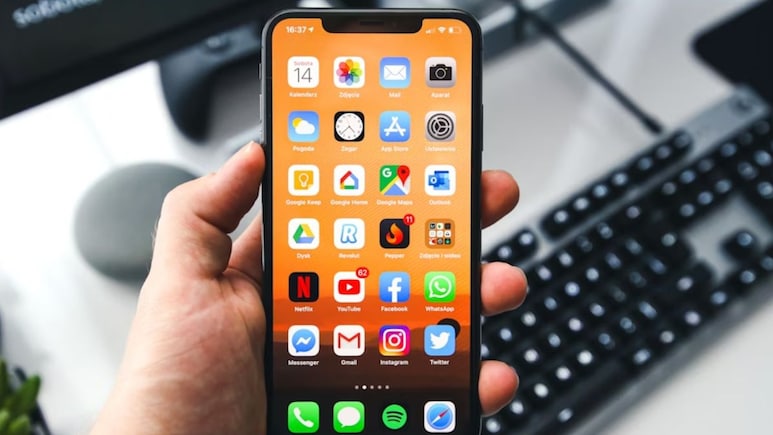 iPhone यूजर्स के लिए खुशखबरी! अब बिना इंटरनेट पहचानें गाना, iOS 26.4 अपडेट ने बदला पूरा एक्सपीरियंस