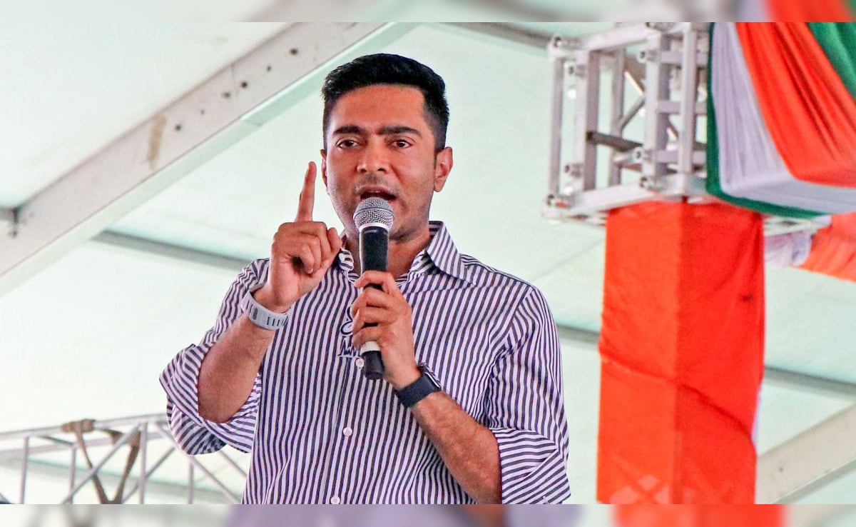 बंगाल: अभिषेक बनर्जी की रैली में मंच पर लगी आग, बीरभूम जिले में जनसभा करने पहुंचे थे TMC नेता