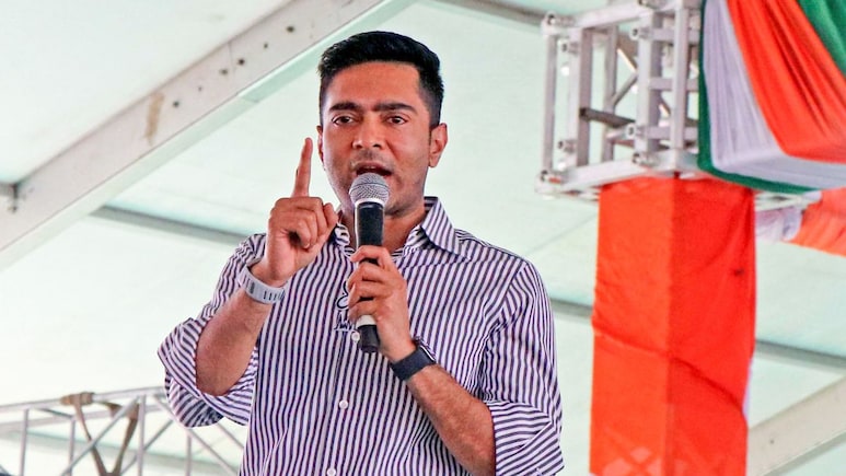 बंगाल: अभिषेक बनर्जी की रैली में मंच पर लगी आग, बीरभूम जिले में जनसभा करने पहुंचे थे TMC नेता