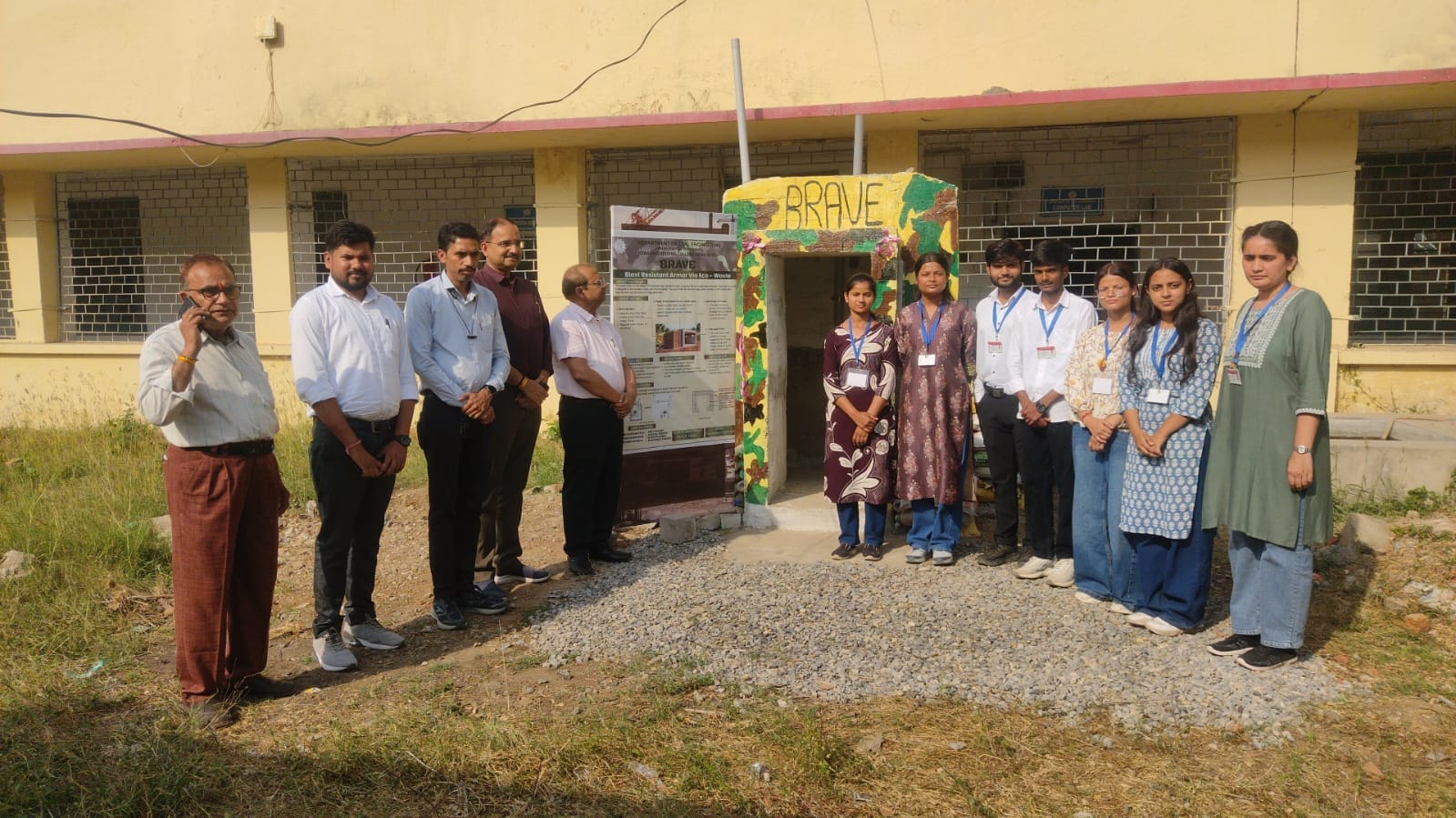 Rewa Engineering College BRAVE Bunker: बंकर के बाहर की तस्वीर