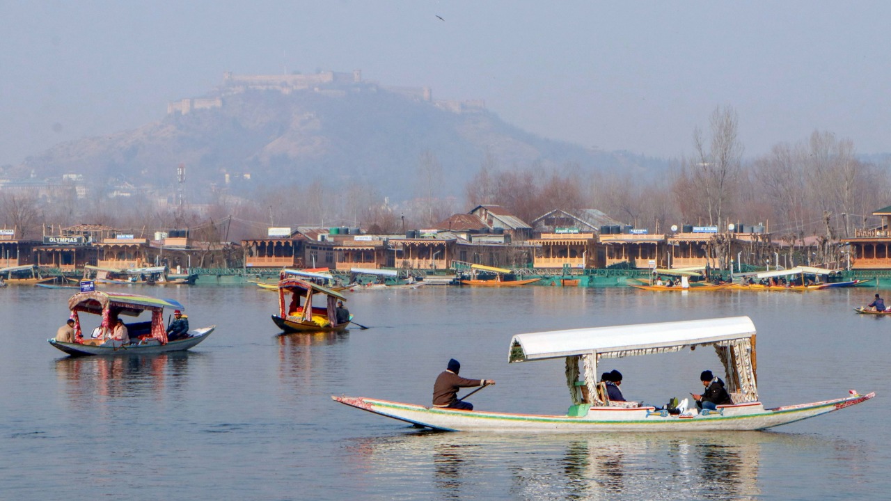 तप रहा कश्मीर, सूख रही झेलम... गुलमर्ग से श्रीनगर तक जहां बिछती थी बर्फ, वहां तपिश की मार