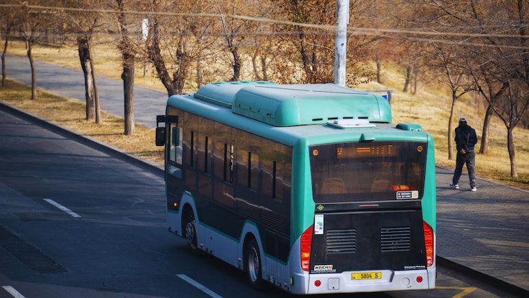 Trending News: बाप रे! खासगी बसवरील पोस्टरने 2 राज्यात खळबळ, पोलिसांकडून वाहन जप्त; तपास सुरु