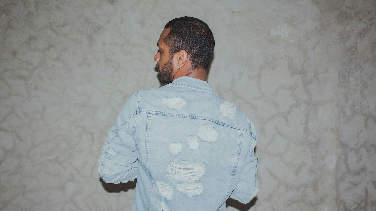 Keep your accessories minimal to balance the look