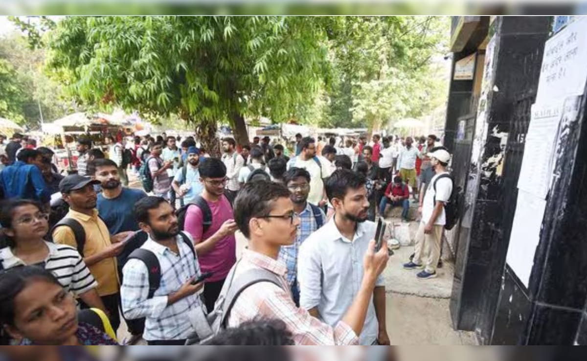 GUJCET 2026: कल 1.35 लाख छात्र देंगे परीक्षा, जानें इंजीनियरिंग और फार्मेसी में Admission का पूरा गणित