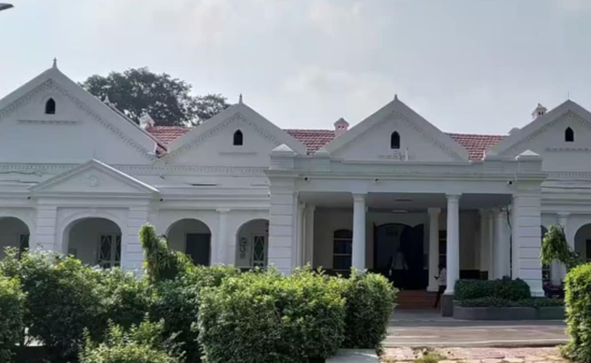 UP News: आम आदमी भी बनेगा सर्किट हाउस का मेहमान... जानें- ऑनलाइन कैसे सरकारी कमरे करवा सकते हैं बुक?