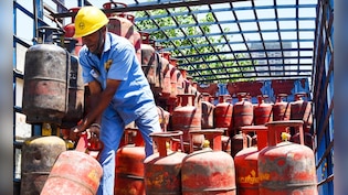 सरकार ने बढ़ाई कमर्शियल LPG की सप्लाई, प्रवासी मजदूरों के लिए भी गुड न्यूज; जानें किसे मिलेगा सबसे पहले