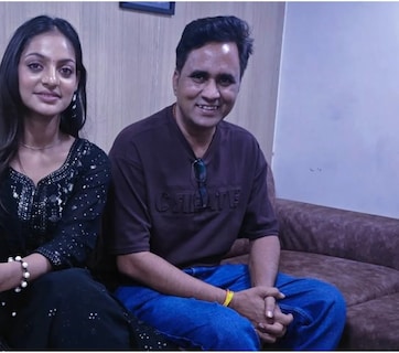 मोनालिसा को फिल्म में लेकर बुरे फंसे सनोज मिश्रा, मस्लिम बॉयफ्रेंड से शादी पर भड़के, कहा- ये बगावत नहीं लव जिहाद है