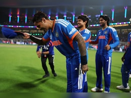 Sanju Samson: कप्तान सूर्या का सजदा, कोच गंभीर ने गले लगाया, ड्रेसिंग रूम में संजू सैमसन ने चूमा बल्ला, वीडियो हो रहा वायरल