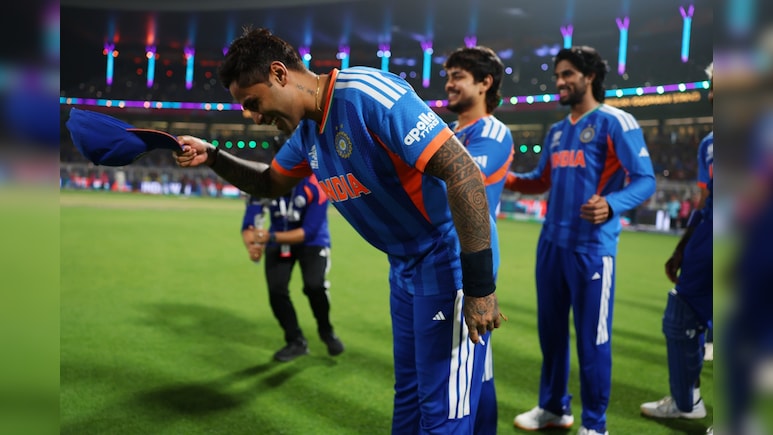 Sanju Samson: कप्तान सूर्या का सजदा, कोच गंभीर ने गले लगाया, ड्रेसिंग रूम में संजू सैमसन ने चूमा बल्ला, वीडियो हो रहा वायरल