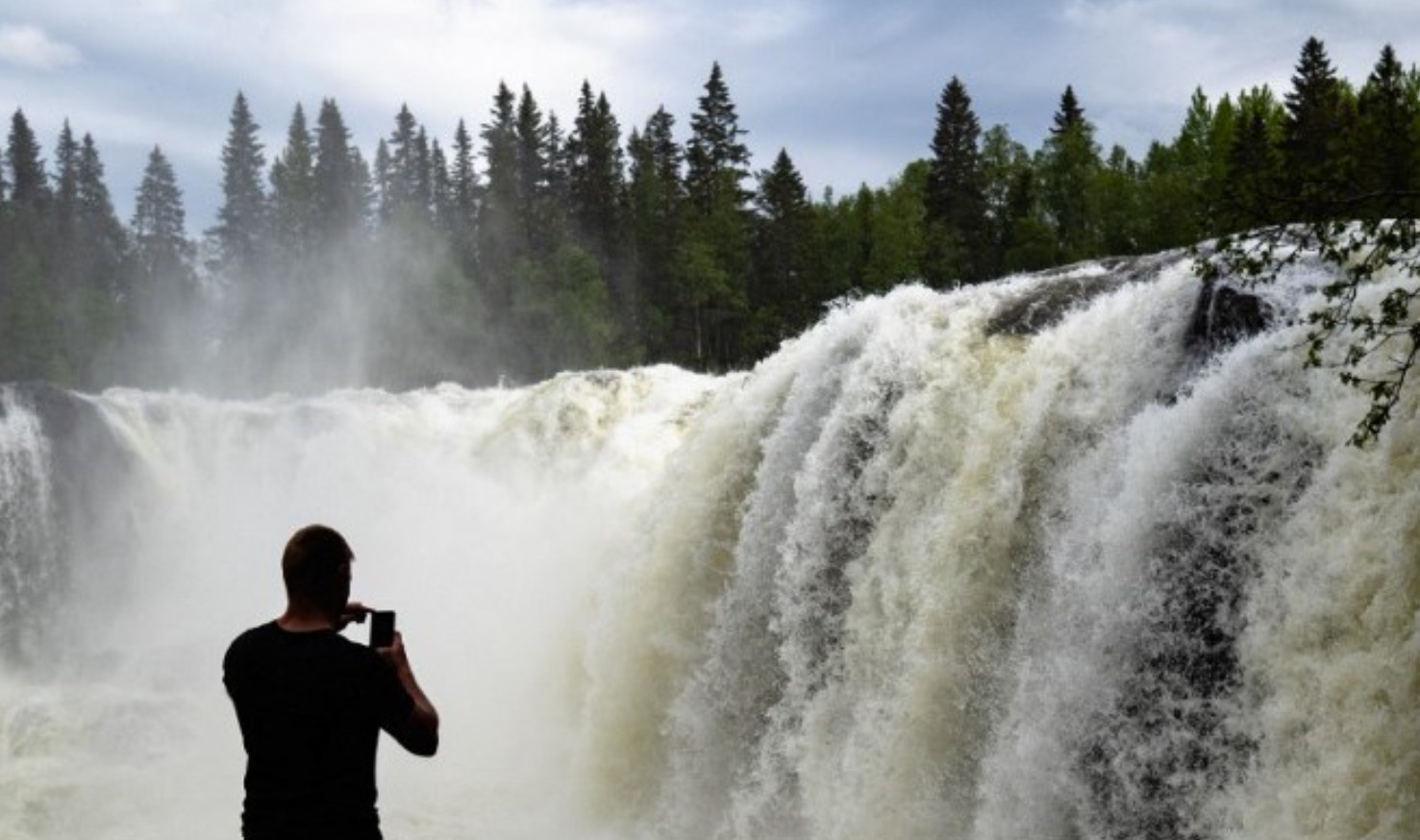 World  Happiness Report 2026: सोशल मीडिया से घट रही युवाओं में खुशी, ट्रेंड को रोकने की दी गई चेतावनी
