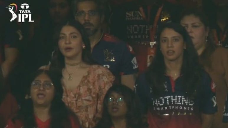 IPL 2026: 'मंधाना के साथ खड़ी यह लड़की कौन?', अनुष्का भी साथ थीं, लेकिन सोशल मीडिया पर छा गईं यह भारतीय युवा स्टार