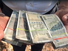 सूरत में पूजा सामग्री के साथ नहर में बहा दिए 2 लाख, फिर जो हुआ वो किसी फिल्मी ड्रामे से कम नहीं