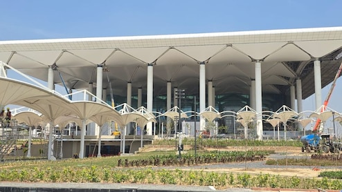 किसी की नौकरी नहीं जाएगी... जेवर एयरपोर्ट के लिए जमीन देने वाले परिवारों के युवाओं को MLA ने दिया भरोसा