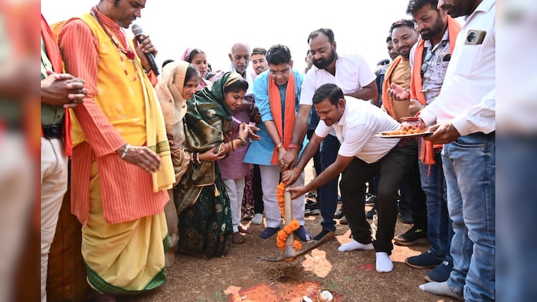 बलौदा बाजार 7.82 करोड़ की लागत से बनेगी सड़क , राजस्व मंत्री टंकराम वर्मा ने किया भूमिपूजन