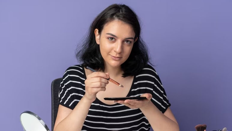 What Is Tired Girl Makeup, The Viral Beauty Trend Blending Glam With Fatigue