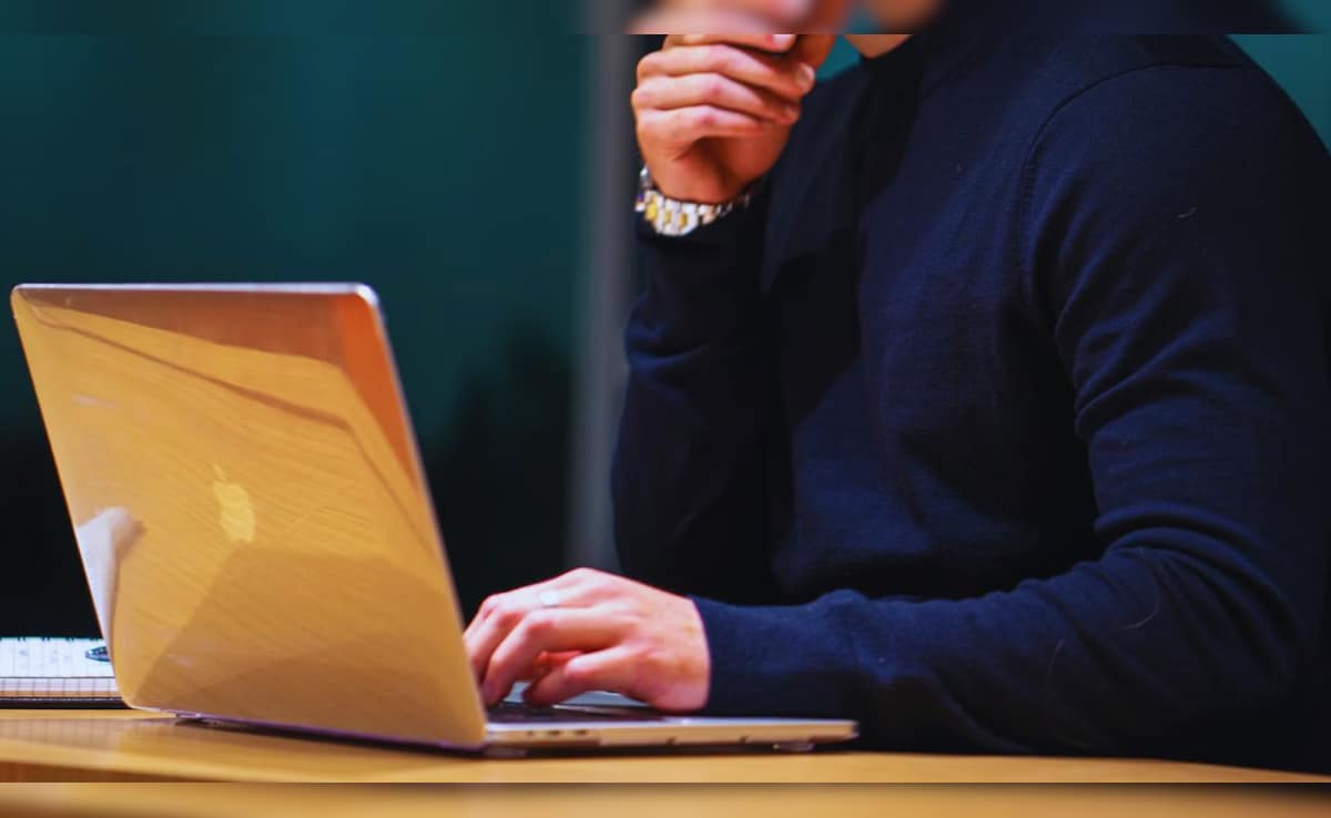 नौकरी के पहले ही दिन कर दिया रिजाइन! कंपनी का लैपटॉप मिलते ही बदला मूड, HR की कहानी सोशल मीडिया पर वायरल