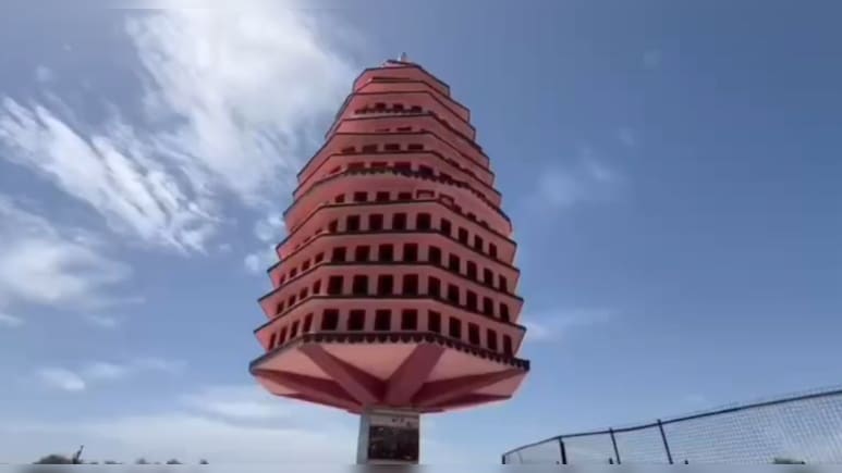 नायब तहसीलदार ने रिटायर होने के बाद पक्षियों के लिए बनवाया 340 घोंसलों का घर, दाना-पानी की भी व्&zwj;यवस्&zwj;था की&nbsp;