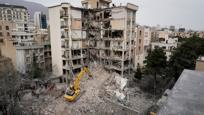 Pakistan Positions Itself As Key Mediator Between US-Iran; Offers Talks In Islamabad