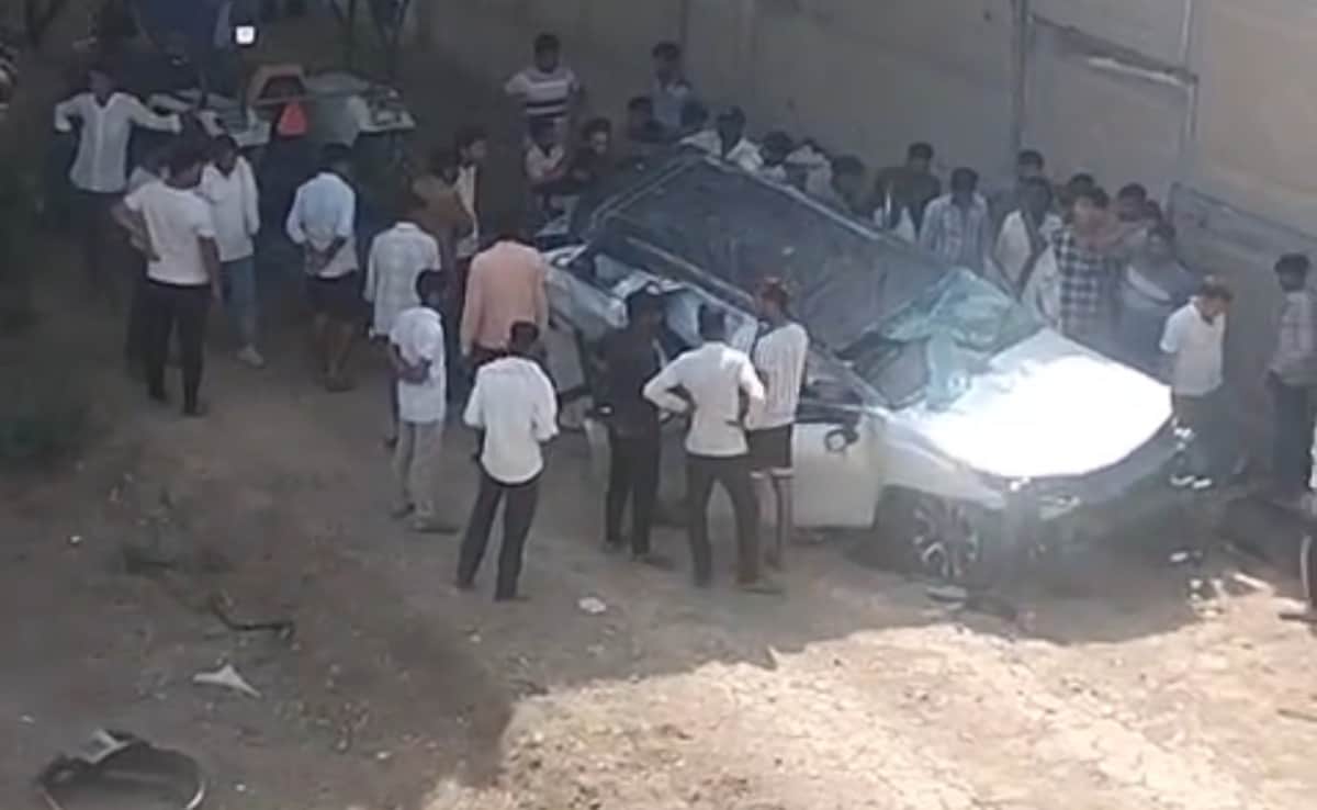 3 Pune Friends Returning From Ladakh Die After Fortuner Falls Off Flyover