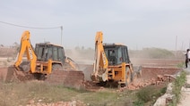 ग्रेटर नोएडा में बड़ा ऐक्शन, 15 हजार वर्ग मीटर जमीन पर चला योगी का बुलडोजर, करोड़ों में है कीमत