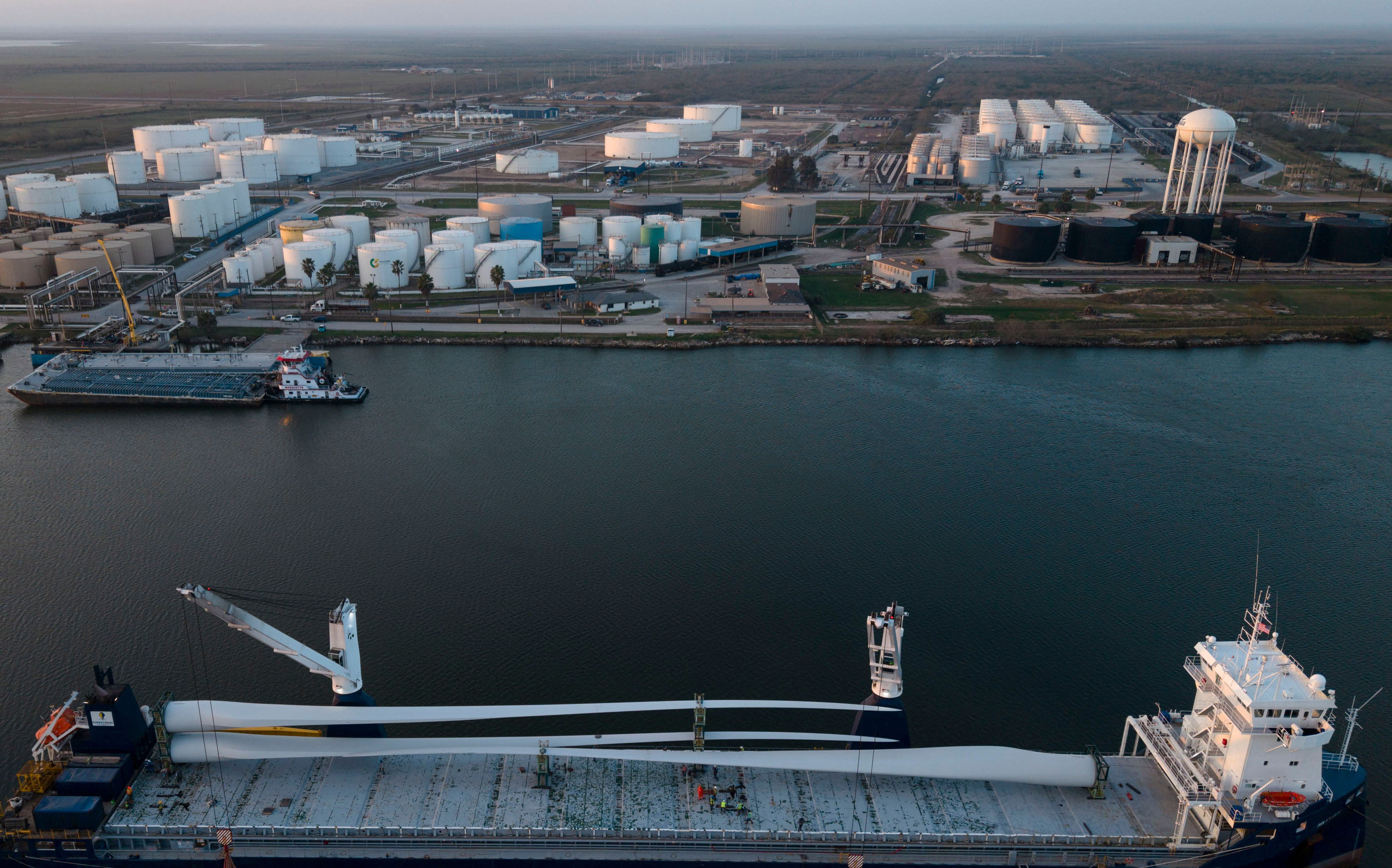 Trump Announces New US Oil Refinery With Investment From Reliance