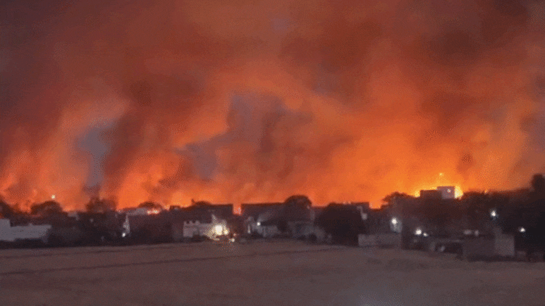 Indore Airport Fire Video: इंदौर एयरपोर्ट के पीछे भड़की भीषण आग, कई किलोमीटर तक छाया धुआं