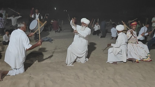 Barmer News: राजस्थान के बाड़मेर में 84 साल के सुलेमान सिखा रहे होली जी गैर, भाईचारे की अनोखी&nbsp; मिसाल