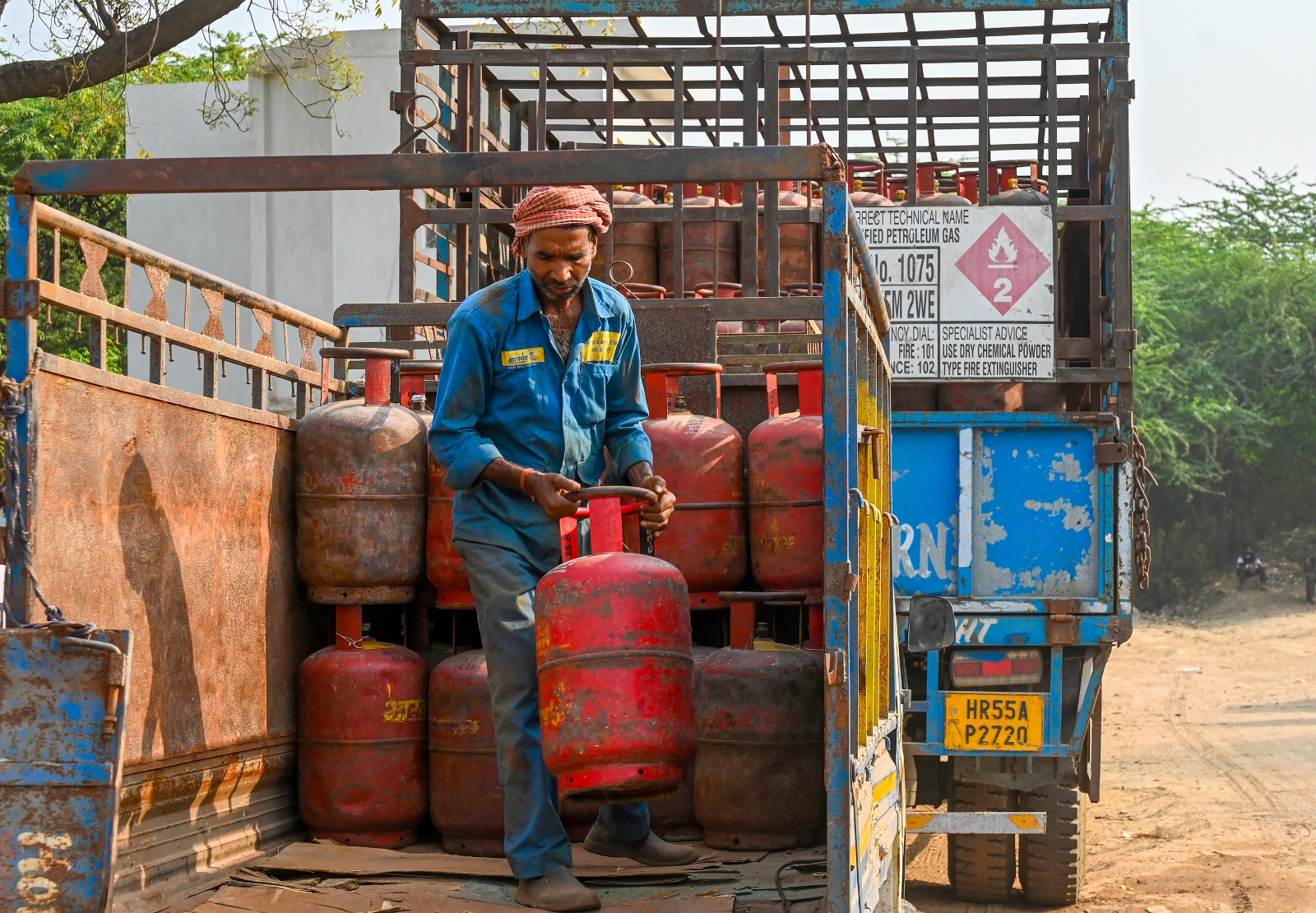 LPG गैस सिलेंडर की किल्लत पर सुपरएक्टिव हुई सरकार, 6 बड़े कदमों का ऐलान&nbsp;