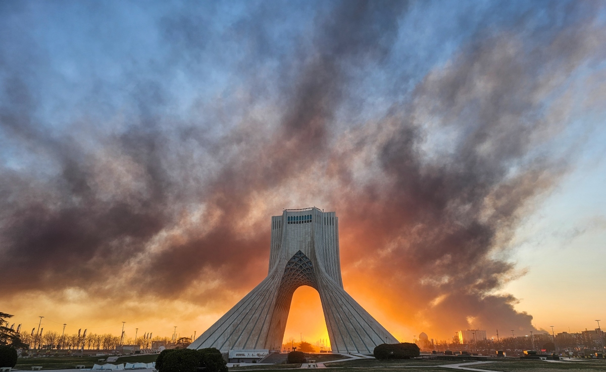 युद्ध तक कैसे आ पहुंचे अमेरिका-इजरायल और ईरान, कितना बड़ा है भारत का हित