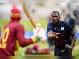 ईरान युद्ध का असर क्रिकेट पर: भारत में 'कैद' हुई वेस्टइंडीज की टीम, डैरेन सैमी ने सोशल मीडिया पर बयां किया दर्द