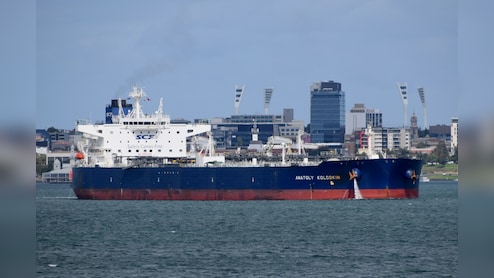 पुतिन का भेजा ऑयल टैंकर क्यूबा पहुंचा, ट्रंप ने रोका क्यों नहीं? समझिए पूरी कहानी