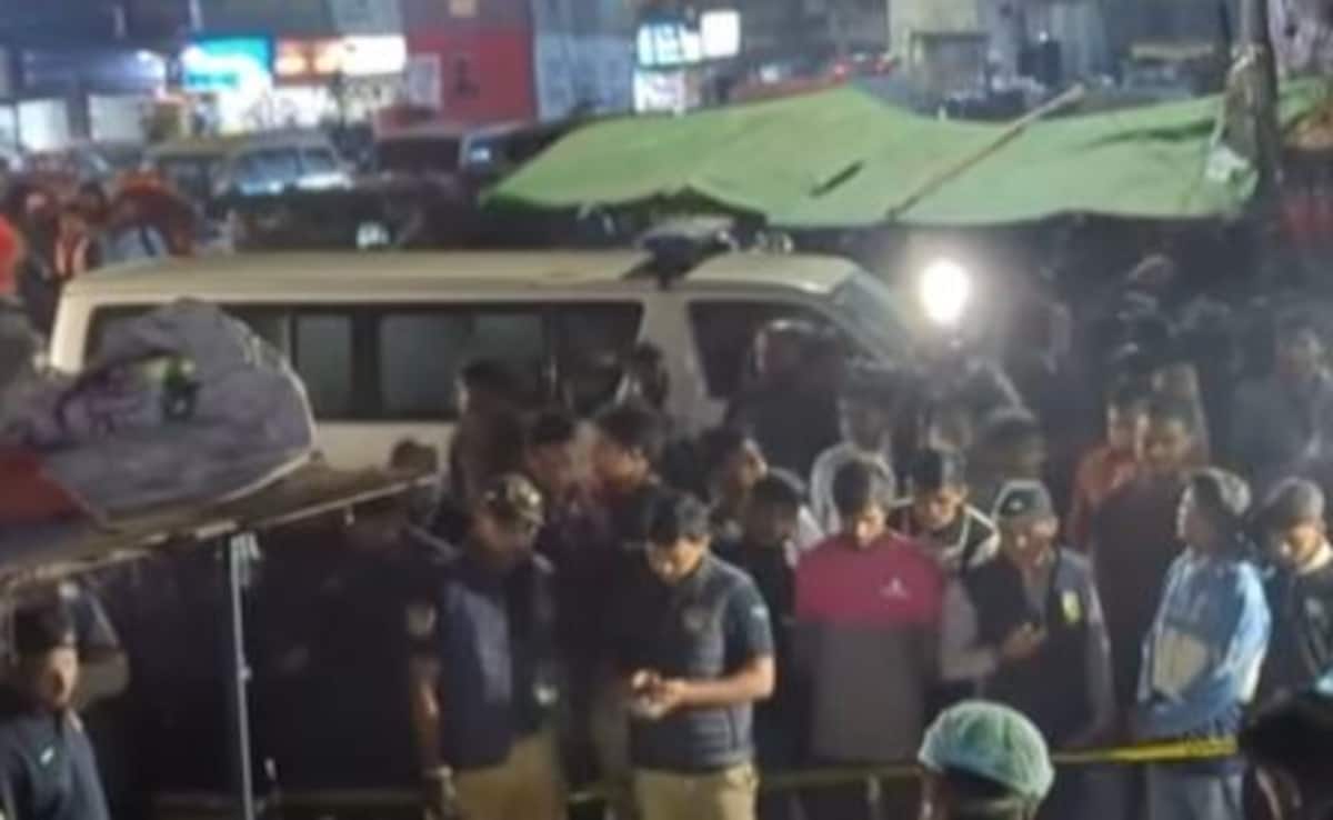 बांग्लादेश में फिर भड़की हिंसा: कुमिला में पूजा के दौरान हिंदू मंदिर पर फेंके गए क्रूड बम