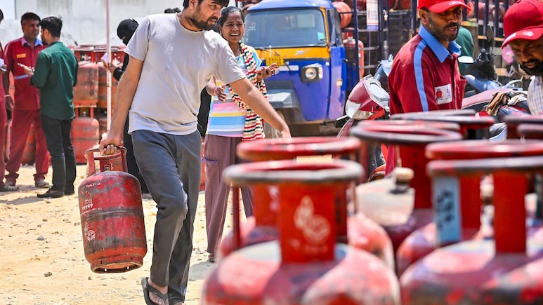 Centre Says Claims Of 14.2-Kg LPG Cylinder Carrying 10 Kg Gas 'Highly Speculative': Report