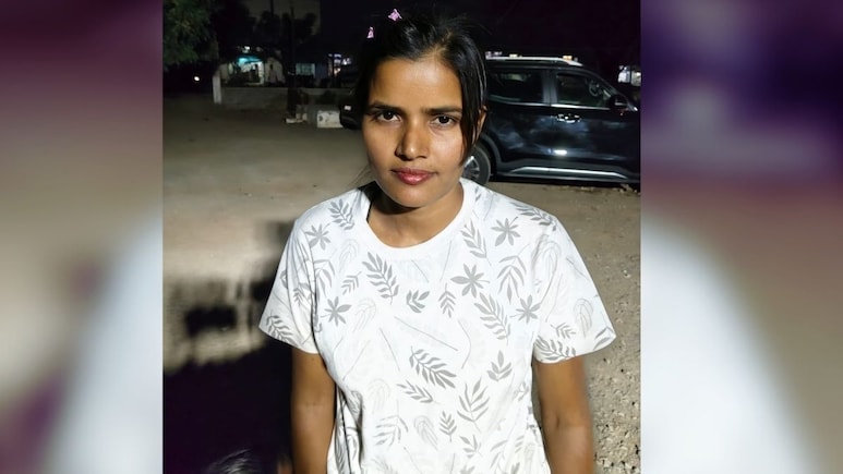 बेटे के जन्मदिन पर युवक को बुला सहेली से बनवाए शारीरिक संबंध, चुपके से वीडियो बना करने लगी ब्लैकमेल, महिला गिरफ्तार