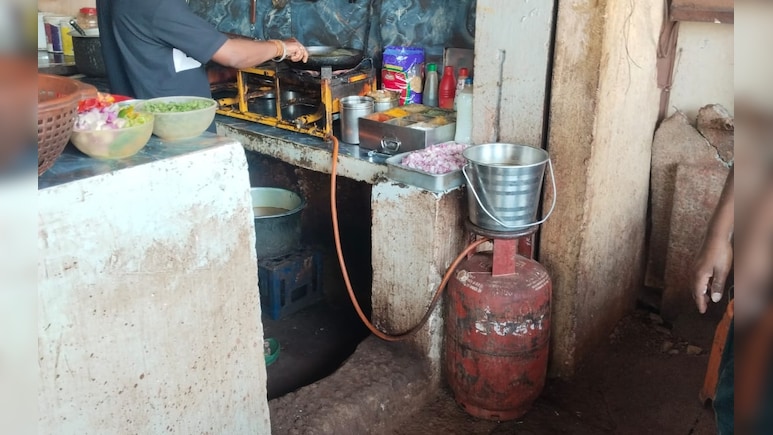 शिवपुरी के होटल में चल रहा घरेलू गैस सिलेंडर, कार्रवाई करने पहुंचा प्रशासन तो भड़क गया संचालक; बैरंग लौटी टीम