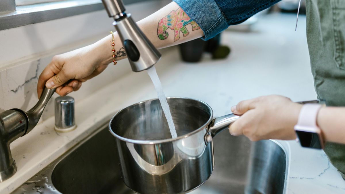 Cooking With Tap Water? Here's Why You Should Think Twice