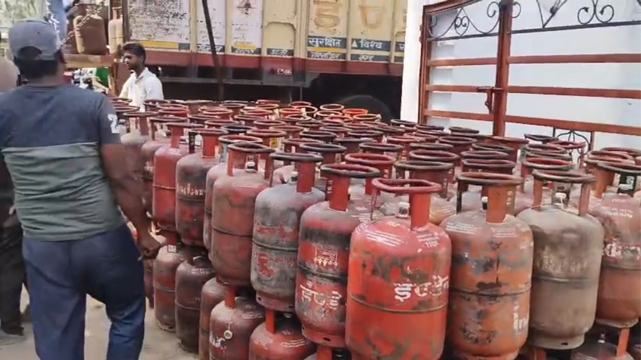 अब दिल्ली में गोदाम ने नहीं खरीद सकेंगे गैस सिलेंडर, सरकार ने लगाई रोक, नियम टूटा तो होगी कार्रवाई