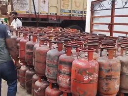 223 गैस सिलेंडर जब्त, साउथ दिल्ली के घनी आबादी वाले इलाके में बना रखा था अवैध गोदाम, दो गिरफ्तार