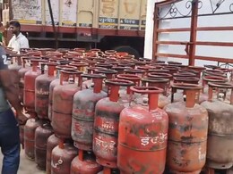 छतरपुर में गैस सिलेंडर की कालाबाजारी: 150 से अधिक सिलेंडर जब्त, 1500-2000 रुपये तक बेच रहे थे ब्लैक