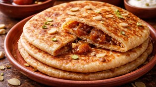 Gulab Jamun Paratha Recipe: कुछ मीठा और खास बनाना है? 45 मिनट में तैयार करें ये यूनिक डिश