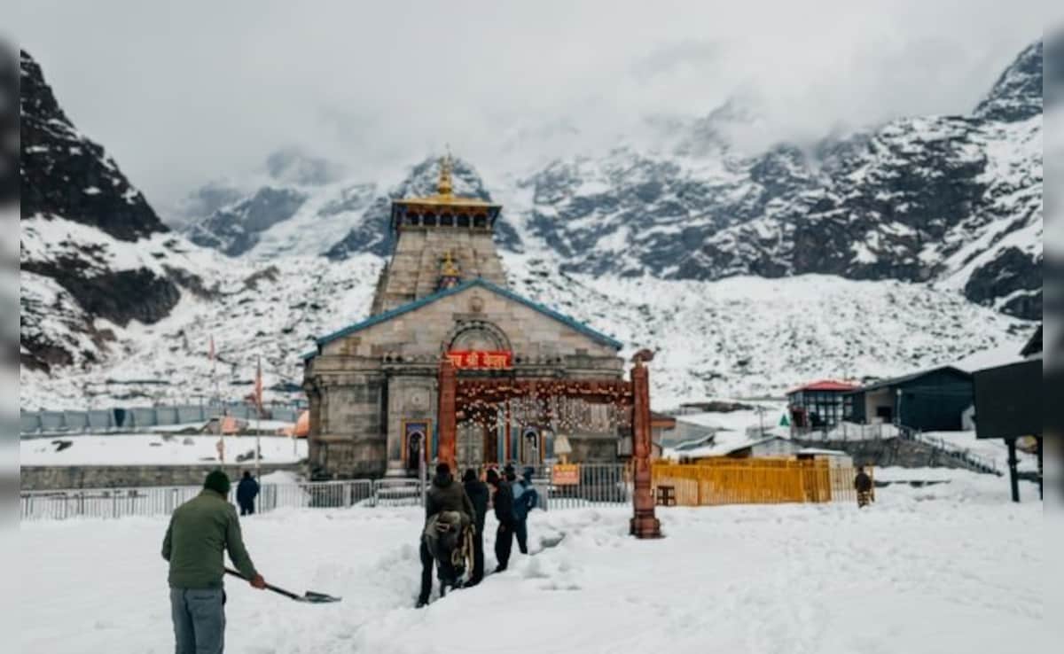 केदारनाथ धाम यात्रा 2026: बर्फ हटाने में जुटे ITBP और पुलिस जवान, युद्धस्तर पर चल रहा काम 