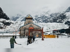 केदारनाथ धाम यात्रा 2026: बर्फ हटाने में जुटे ITBP और पुलिस जवान, युद्धस्तर पर चल रहा काम 